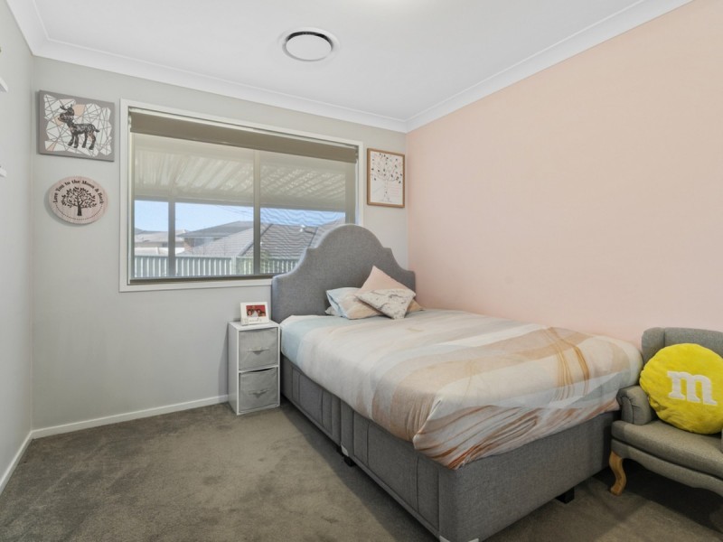 8 Riddell Street, West Hoxton NSW 2171