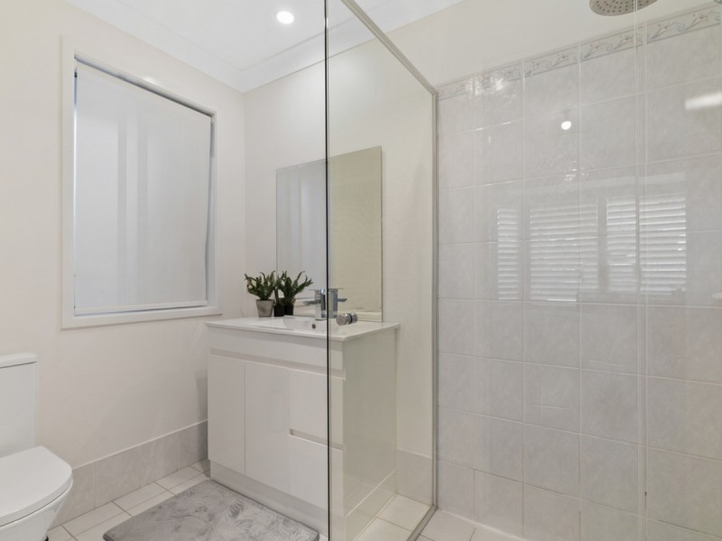 8 Riddell Street, West Hoxton NSW 2171