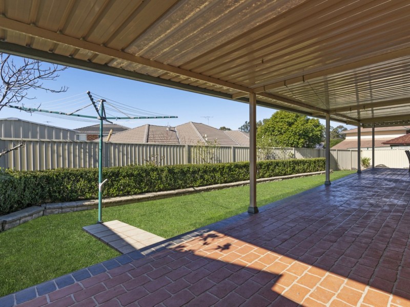 8 Riddell Street, West Hoxton NSW 2171