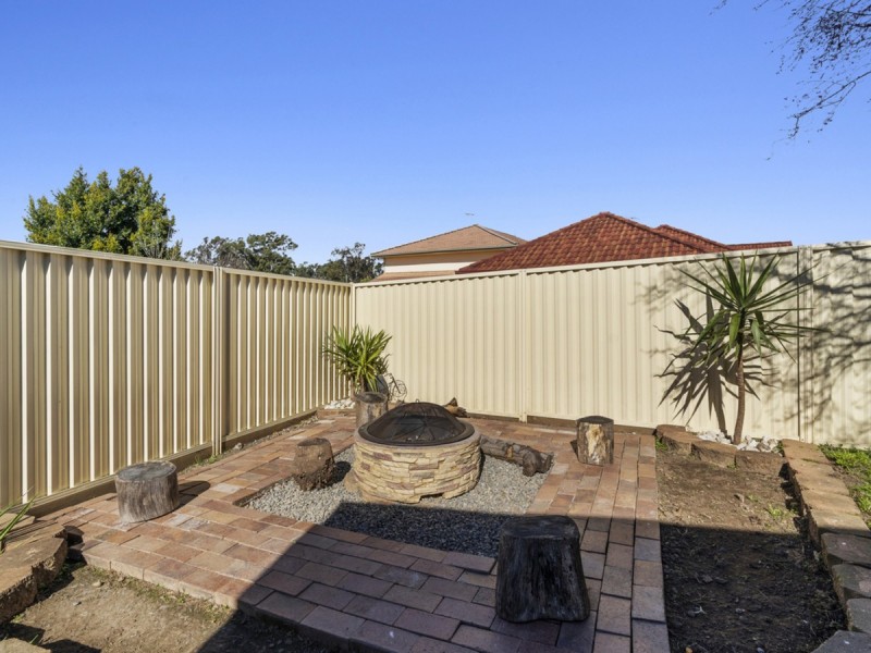 8 Riddell Street, West Hoxton NSW 2171