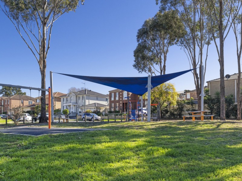 8 Riddell Street, West Hoxton NSW 2171