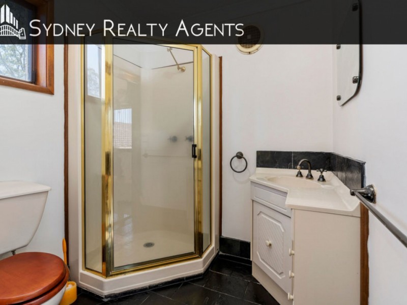 6 Amanda Place, Ingleburn NSW 2565