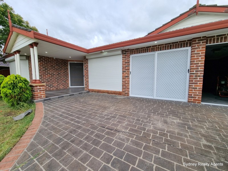 4 Palm Close, Green Valley NSW 2168