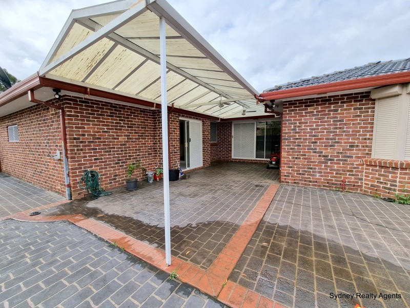 4 Palm Close, Green Valley NSW 2168