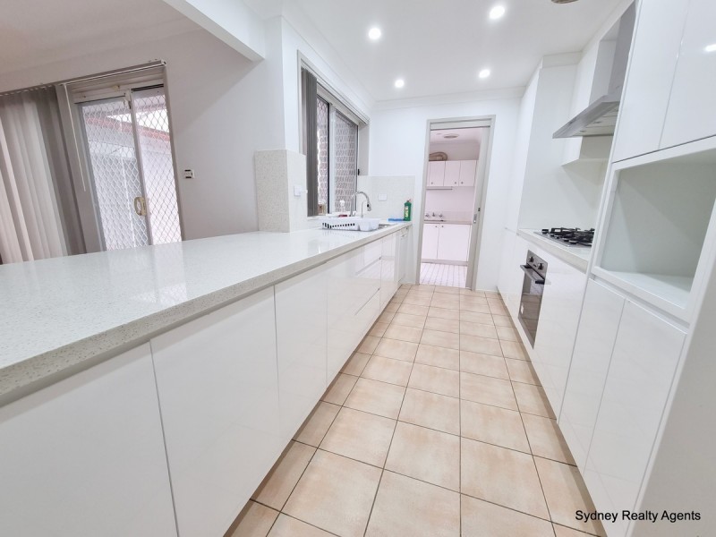 4 Palm Close, Green Valley NSW 2168