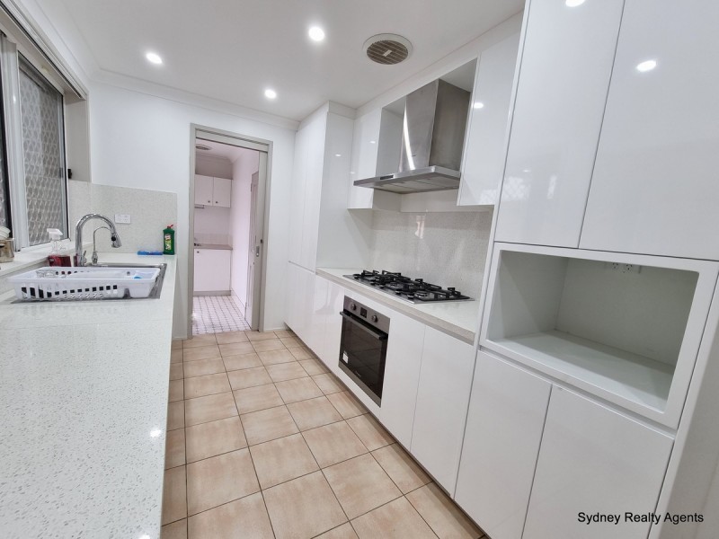 4 Palm Close, Green Valley NSW 2168