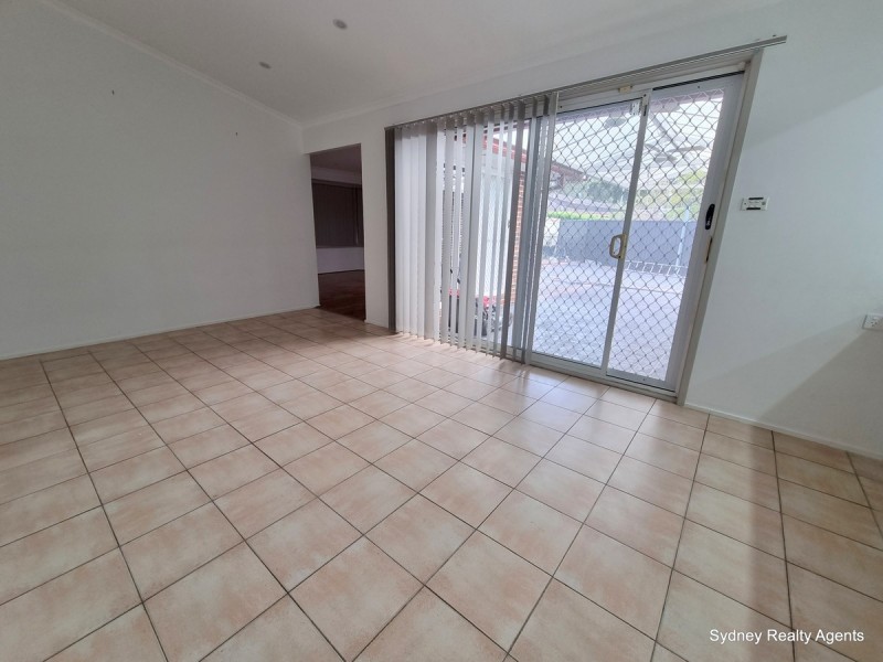 4 Palm Close, Green Valley NSW 2168
