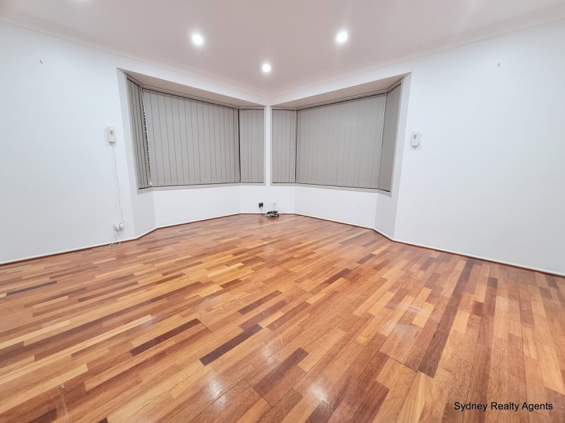 4 Palm Close, Green Valley NSW 2168