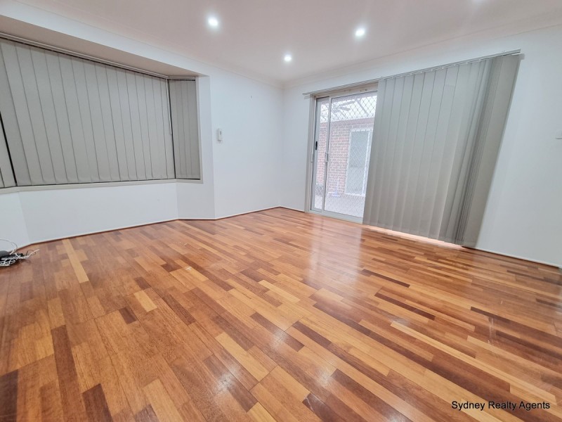 4 Palm Close, Green Valley NSW 2168