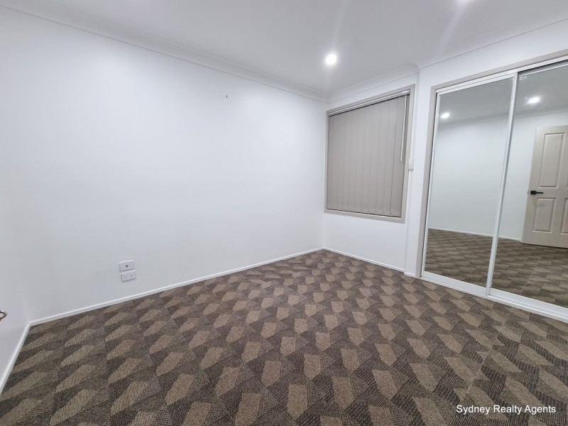 4 Palm Close, Green Valley NSW 2168