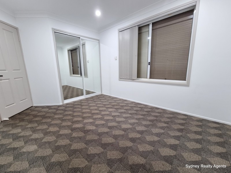 4 Palm Close, Green Valley NSW 2168