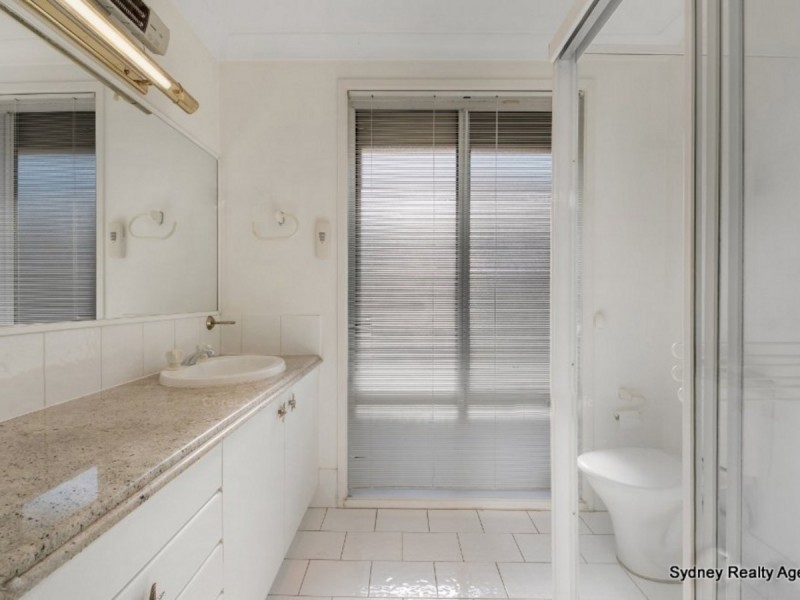 4 Palm Close, Green Valley NSW 2168