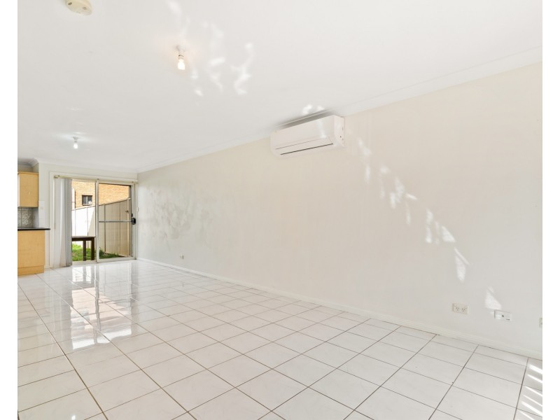 8/28 Warialda Way, Hinchinbrook NSW 2168