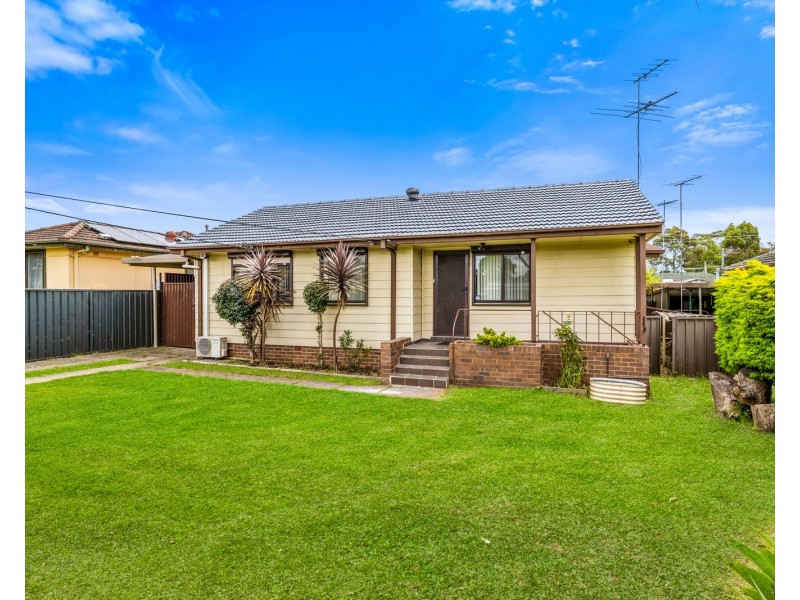 15 Wendouree Street, Busby NSW 2168