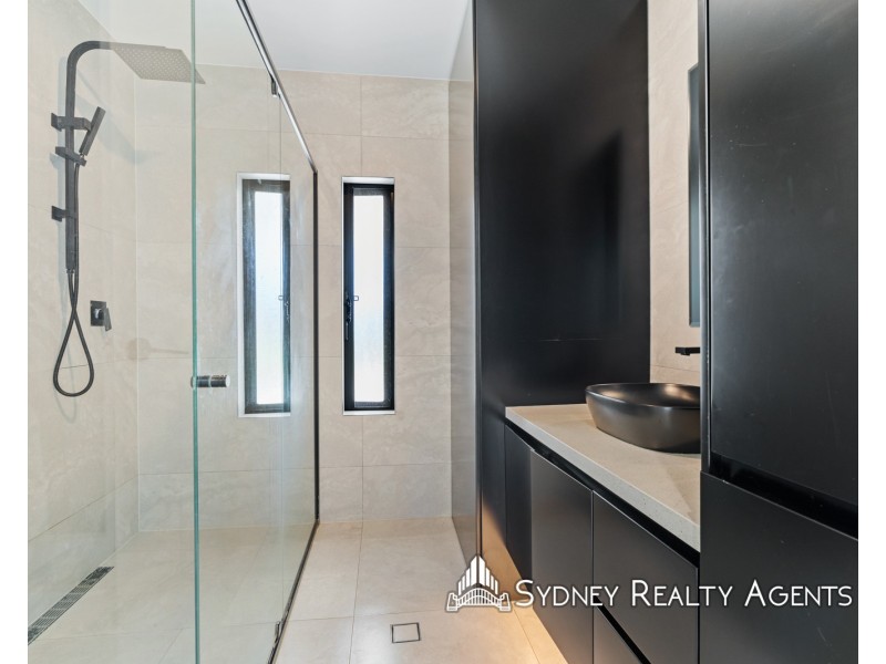 10 Kenny Avenue, Casula NSW 2170