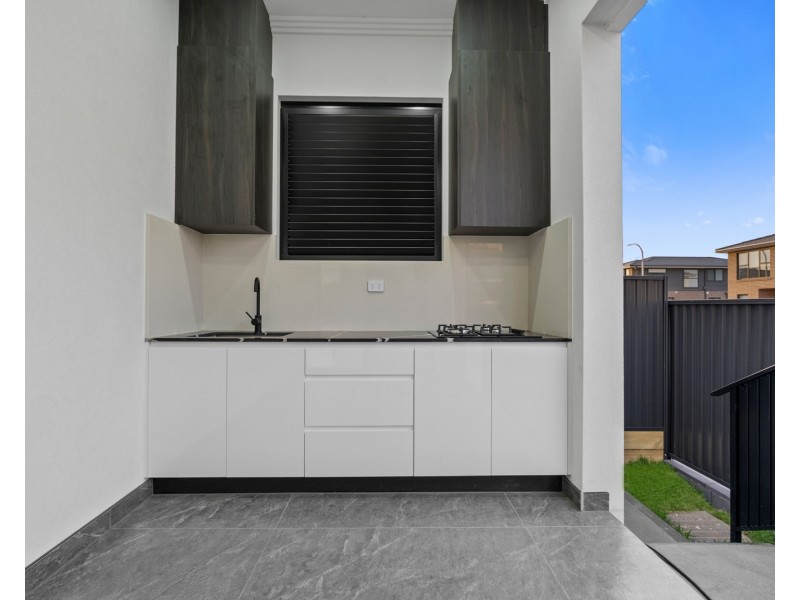 8 Derrimut Cr, Austral NSW 2179