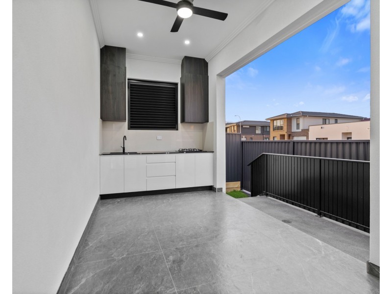 8 Derrimut Cr, Austral NSW 2179