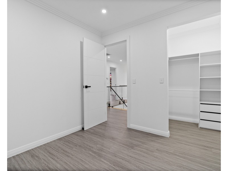 8 Derrimut Cr, Austral NSW 2179