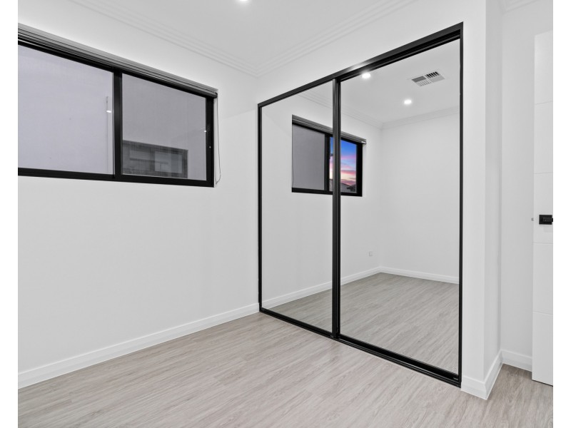 8 Derrimut Cr, Austral NSW 2179
