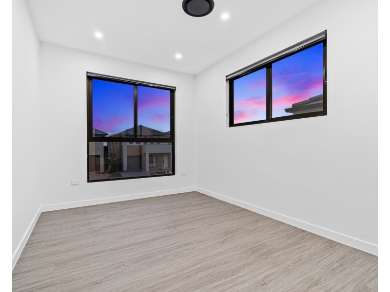 10 Arapawa Street, Austral NSW 2179