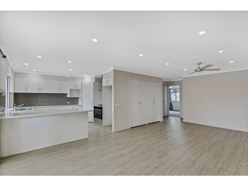 2/7 Carrothool Place, Mooloolaba QLD 4557