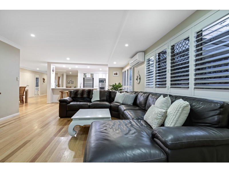 65 Oloway Crescent, Alexandra Headland QLD 4572