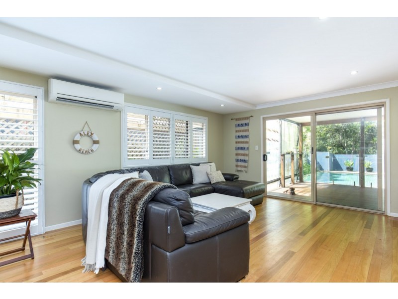 65 Oloway Crescent, Alexandra Headland QLD 4572