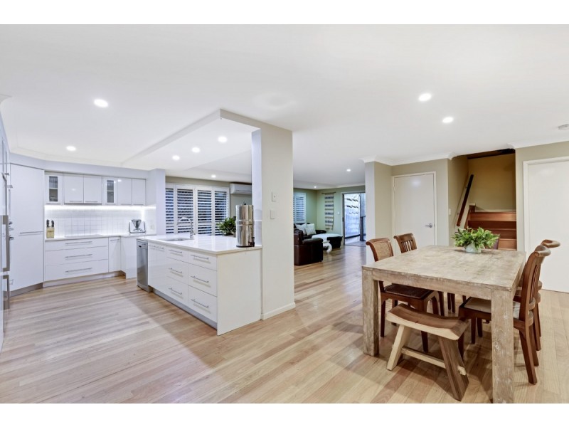 65 Oloway Crescent, Alexandra Headland QLD 4572