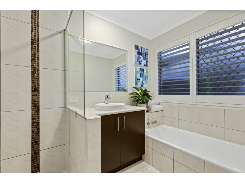 65 Oloway Crescent, Alexandra Headland QLD 4572