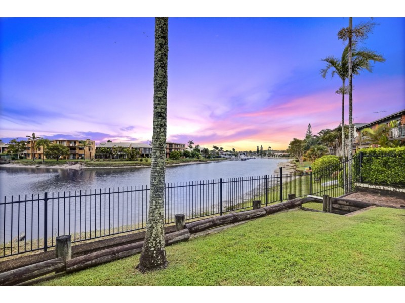 2/3 Barooga Crescent, Mooloolaba QLD 4557