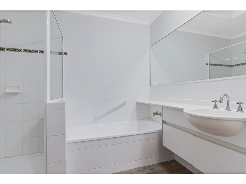 4/1 Poinsettia Court, Mooloolaba QLD 4557