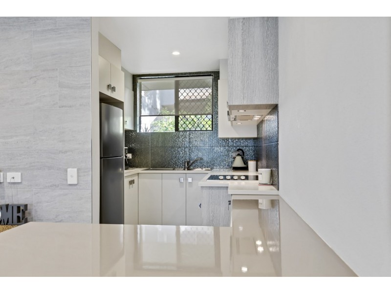 2/65 Yakola Parade, Alexandra Headland QLD 4572