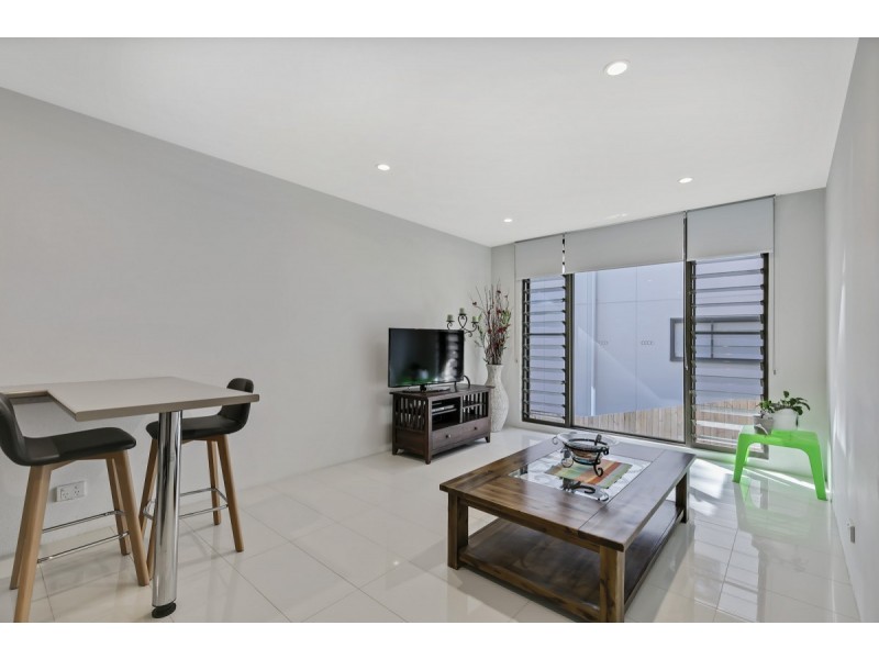 2/65 Yakola Parade, Alexandra Headland QLD 4572