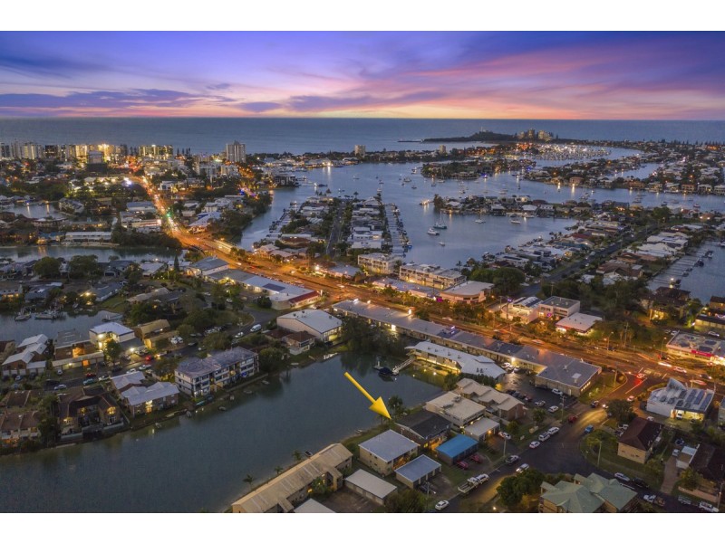 2/8-10 Akeringa Place, Mooloolaba QLD 4557