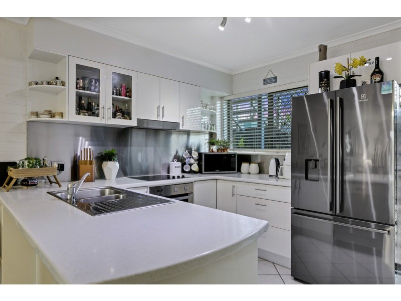 2/8-10 Akeringa Place, Mooloolaba QLD 4557