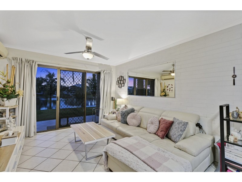 2/8-10 Akeringa Place, Mooloolaba QLD 4557