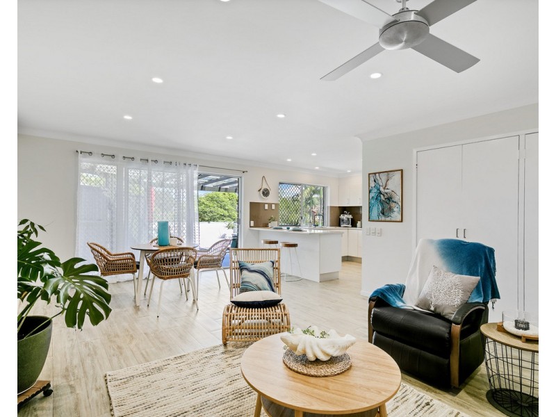 2/7 Carrothool Place, Mooloolaba QLD 4557