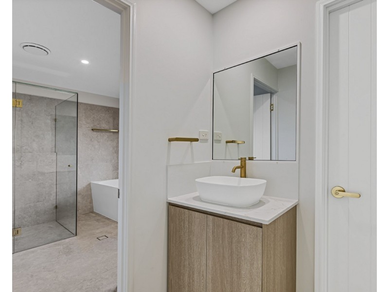 8 Driftwood Court, Bokarina QLD 4575