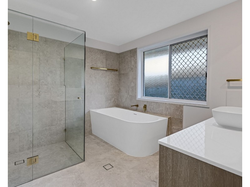 8 Driftwood Court, Bokarina QLD 4575