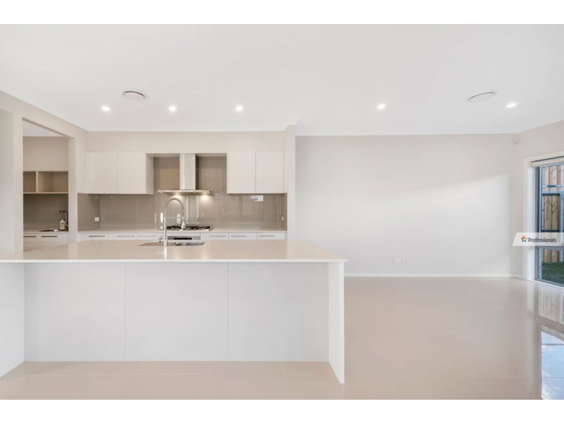 35 Longerenong Avenue, Box Hill NSW 2765