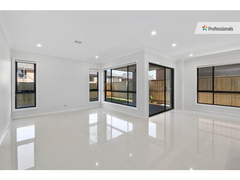 128 Longerenong Avenue, Box Hill NSW 2765