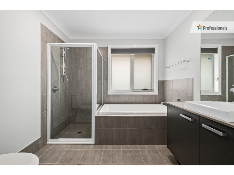 33 Thorpe Way, Box Hill NSW 2765