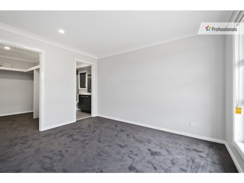 33 Thorpe Way, Box Hill NSW 2765