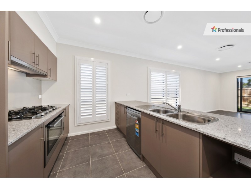 16 Kalinda Avenue, Box Hill NSW 2765