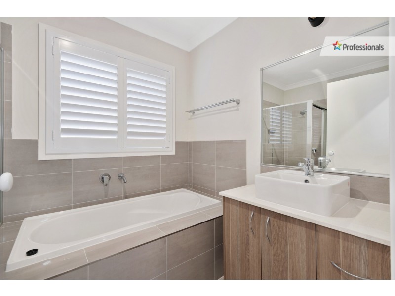 16 Kalinda Avenue, Box Hill NSW 2765