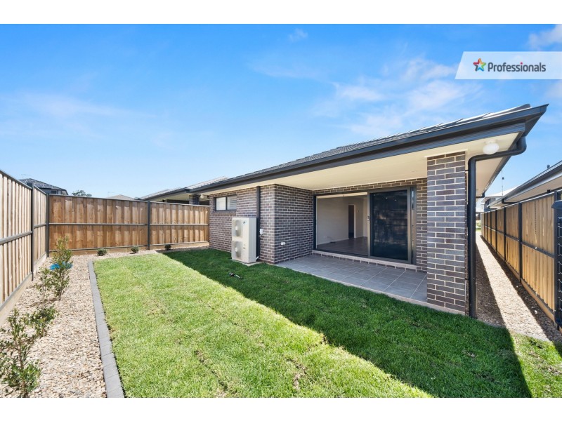 16 Kalinda Avenue, Box Hill NSW 2765