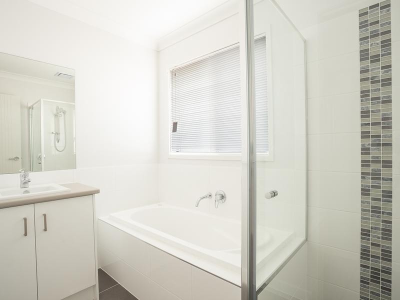 33 Lambent Street, Yarrabilba QLD 4207
