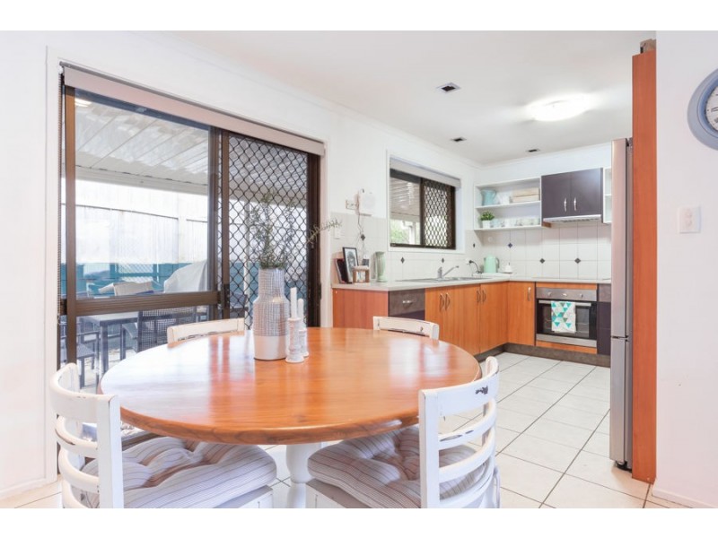 52 Avonmore Street, Edens Landing QLD 4207