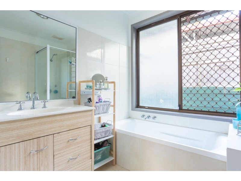 52 Avonmore Street, Edens Landing QLD 4207