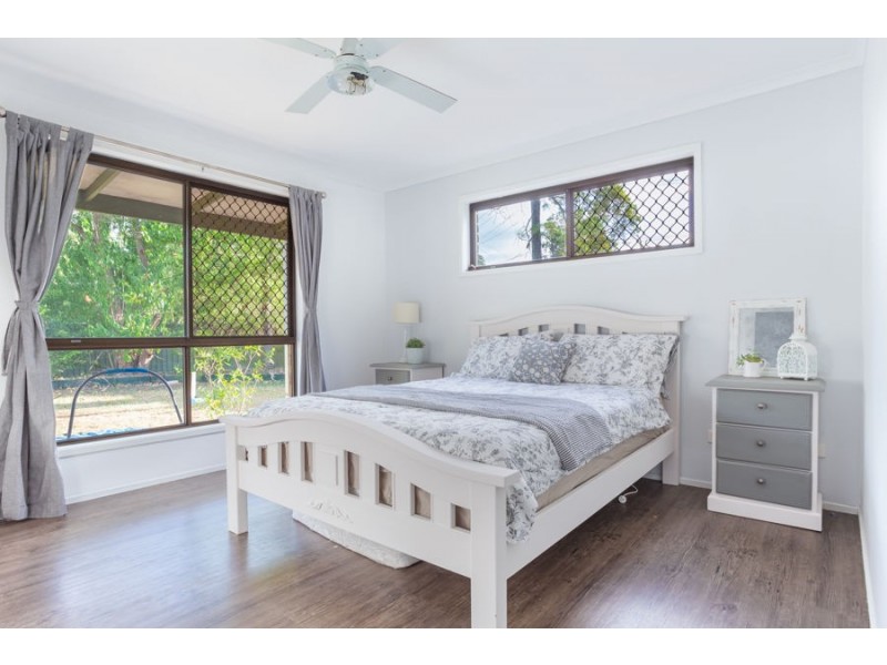 52 Avonmore Street, Edens Landing QLD 4207